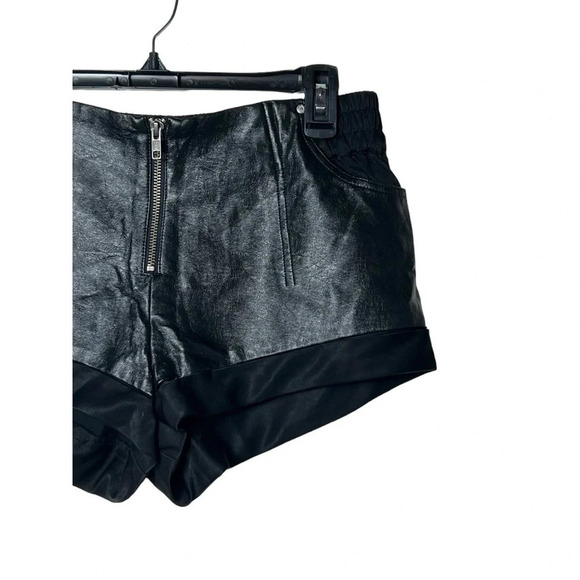1759. SOME DAYS LOVIN FAUX LEATHER SHORTS CUFFED BLACK‎ IN COLOR SIZE MEDIUM - Picture 2 of 7